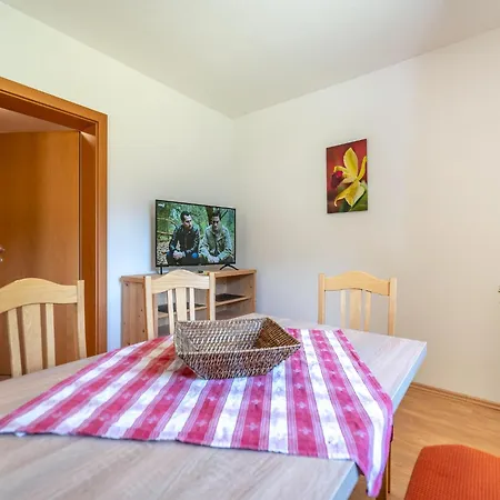 In Neustift Near Lift, Cleaning Included Apartman